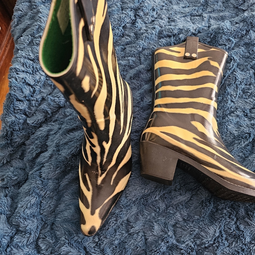 Boots - Picture 6 of 6